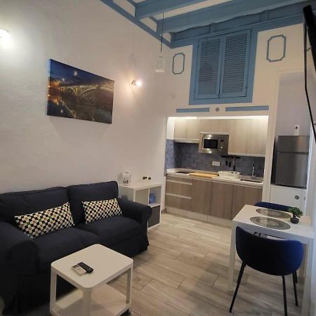 Apartamento Cuarta Puerta Centro Historico Seville Luaran gambar