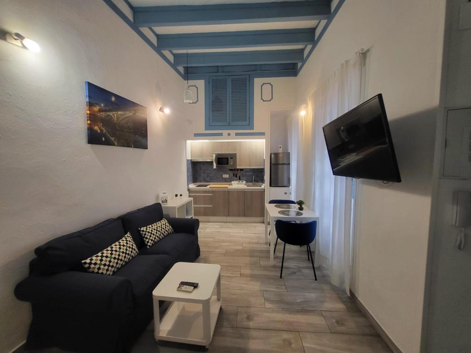 Apartamento Cuarta Puerta Centro Historico Seville Luaran gambar