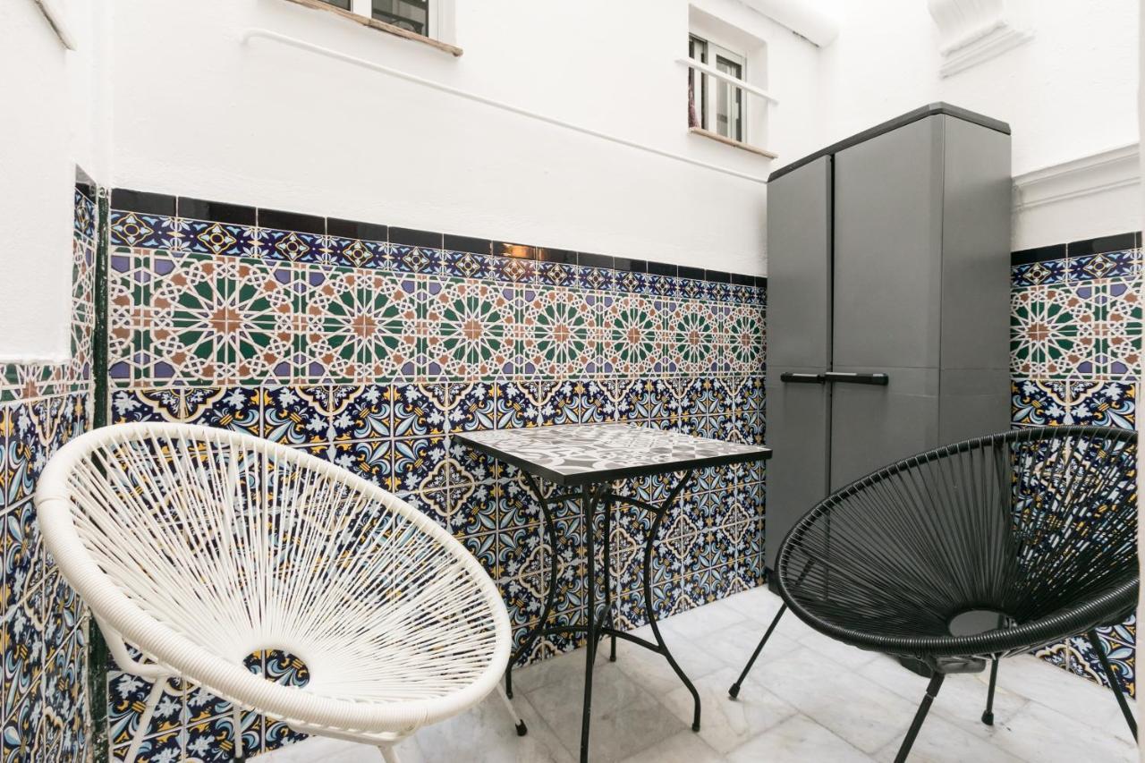 Apartamento Cuarta Puerta Centro Historico Seville Luaran gambar