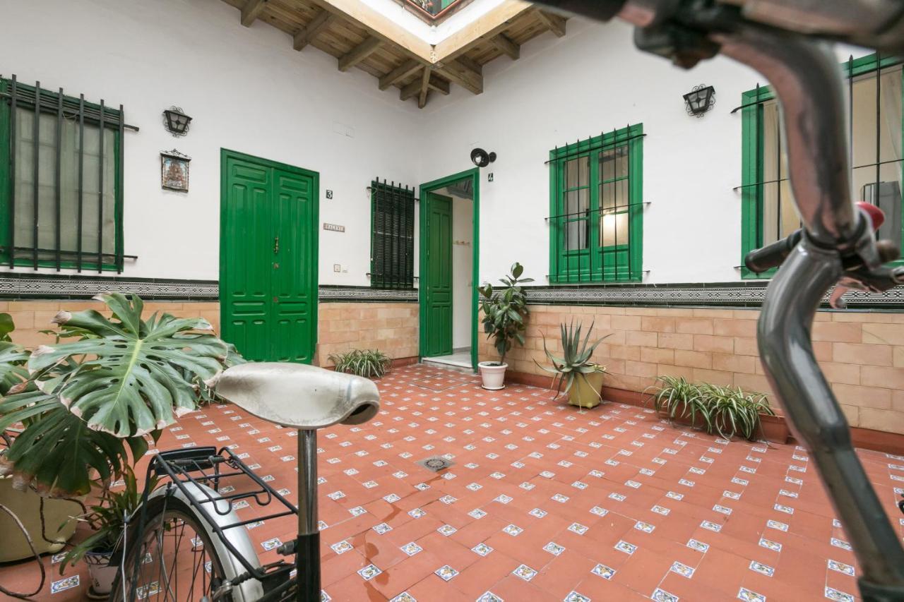 Apartamento Cuarta Puerta Centro Historico Seville Luaran gambar